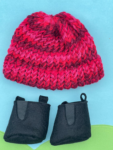 Sitting Friend Knit Hat & Boots - Verigated Red and Burgundy