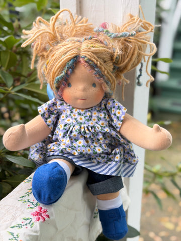 Sitting Friend - Isla