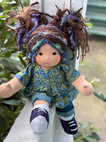 Sitting Friend - Mika