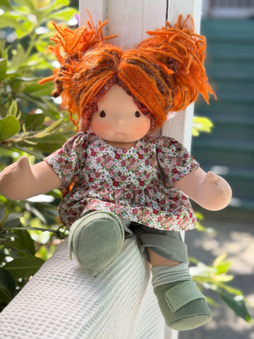Sitting Friend - Jewel