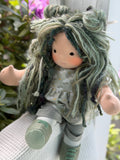Sitting Friend - Fern (sunkissed skin tone)