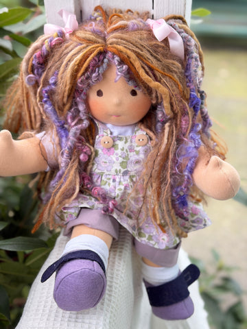 Sitting Friend - Blossom