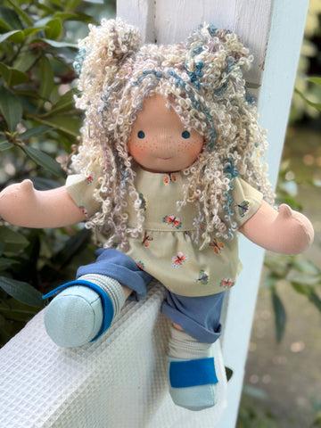 Sitting Friend - Daphne