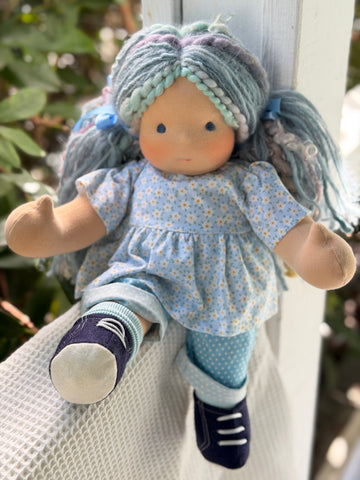 Sitting Friend - Bluebelle