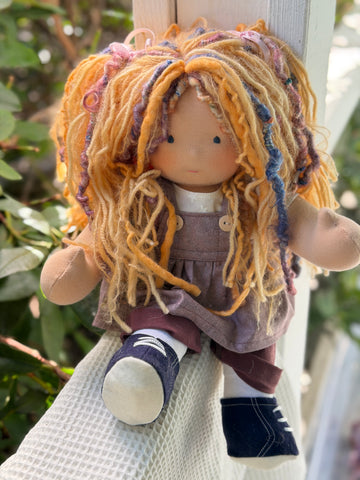 Sitting Friend - Isabella