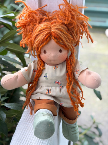 Sitting Friend - Maizie