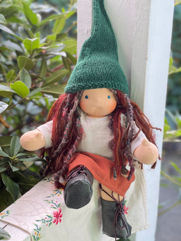 Sitting Friend - Elfie