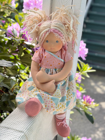 Forever Friend  -  Daisy (sunkissed skin tone)
