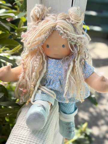 Sitting Friend - Wisteria