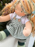 Sitting Friend - Penelope (sun-kissed skin tone)
