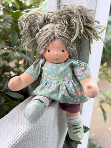 Sitting Friend - Fern