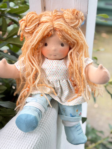 Sitting Friend - Lucy