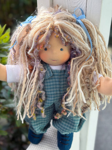 Sitting Friend Effie (sunkissed)