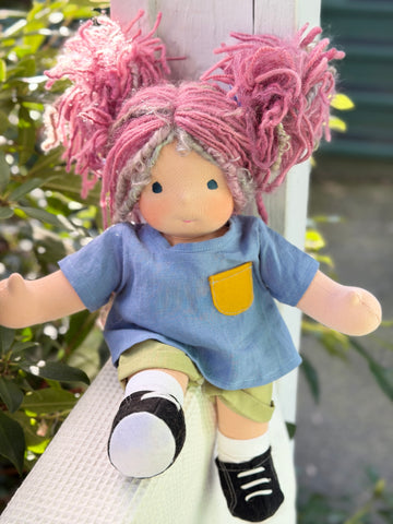 Sitting Friend - Violet