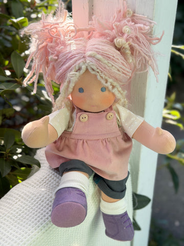 Sitting Friend - Daisy