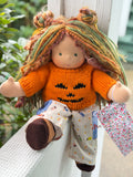 Sitting Friend Pumpkin (sunkissed)