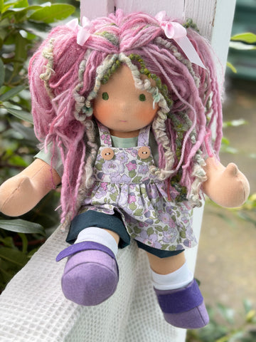 Sitting Friend - Thalia