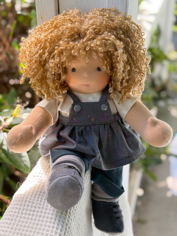 Sitting Friend - Cara