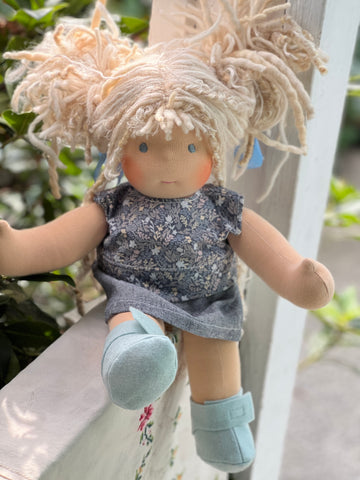 Sitting Friend - Lainey