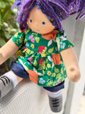 Sitting Friend Iris (sunkissed)