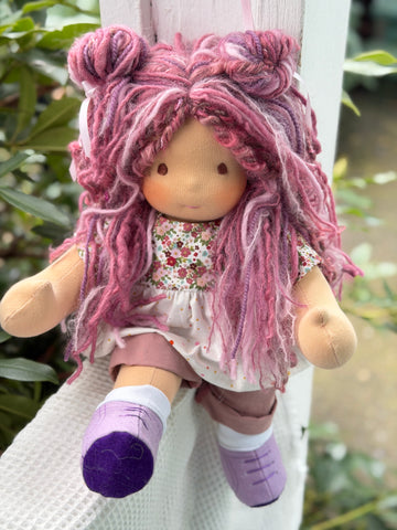 Sitting Friend - Bella