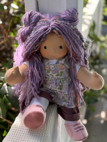 Sitting Friend - Alma