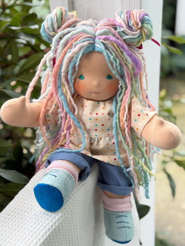 Sitting Friend - Vivian