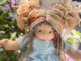 Sitting Friend - Daphne (sun-kissed skin tone)