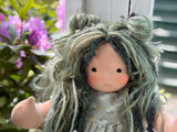 Sitting Friend - Fern (sunkissed skin tone)