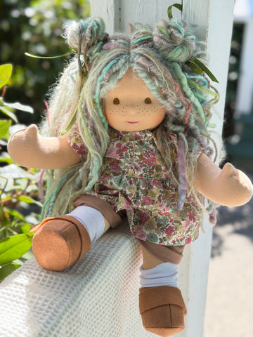 Sitting Friend -  Cove (sun-kissed skin tone)
