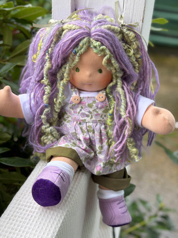 Sitting Friend - Lilac