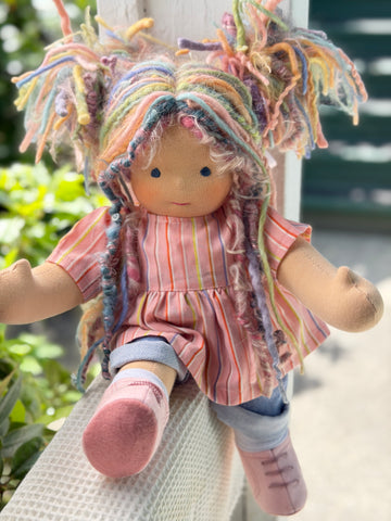 Sitting Friend - Rose (sunkissed skin tone)