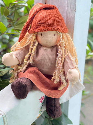 Sitting Friend - Pumpkin