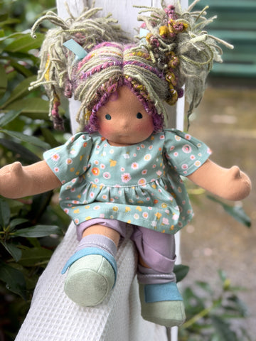 Sitting Friend -Gracie (mocha)