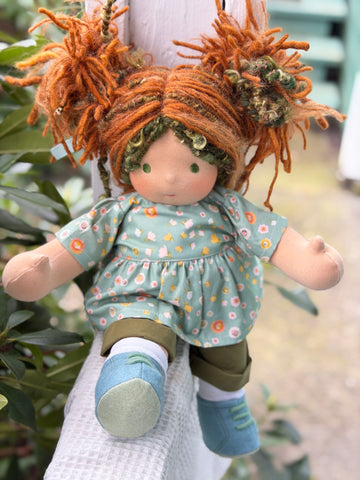 Sitting Friend - Fern