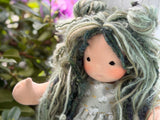 Sitting Friend - Fern (sunkissed skin tone)