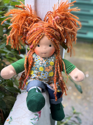 Sitting Friend - Isla