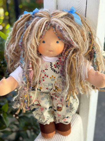 Sitting Friend Francesca (sunkissed)