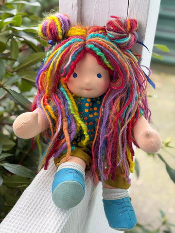 Sitting Friend - Astrid