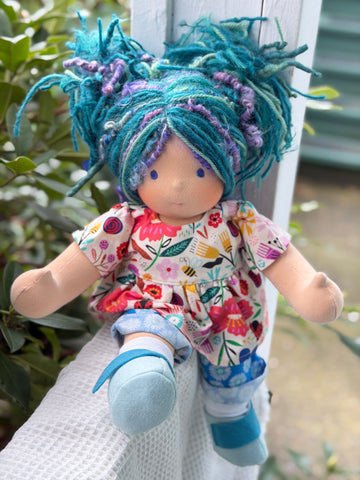 Sitting Friend - Artemis