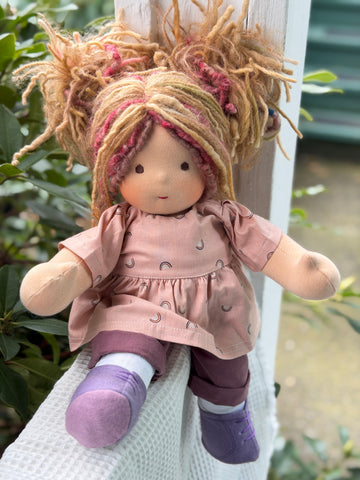 Sitting Friend - Devon