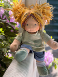 Sitting Friend - Robyn (sun-kissed skin tone)