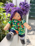 Sitting Friend Iris (sunkissed)