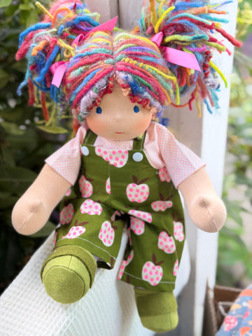 Sitting Friend - Poppy (sun-kissed skin tone)