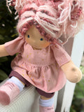 Sitting Friend - Beatrice (sun-kissed skin tone)
