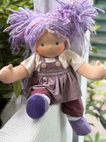 Sitting Friend - Alice (sun-kissed skin tone)