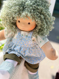 Sitting Friend - Phoebe (sunkissed skin tone)