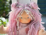 Sitting Friend - Maisie (sunkissed skin tone)