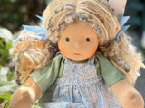 Sitting Friend - Louisa (sunkissed skin tone)