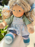 Sitting Friend - Louisa (sunkissed skin tone)